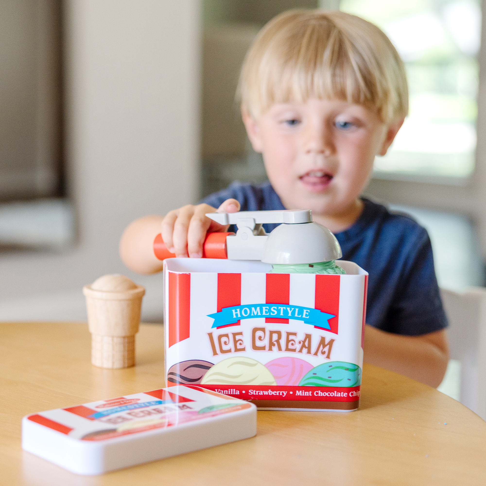 Melissa & Doug Cool Scoops Ice Creamery