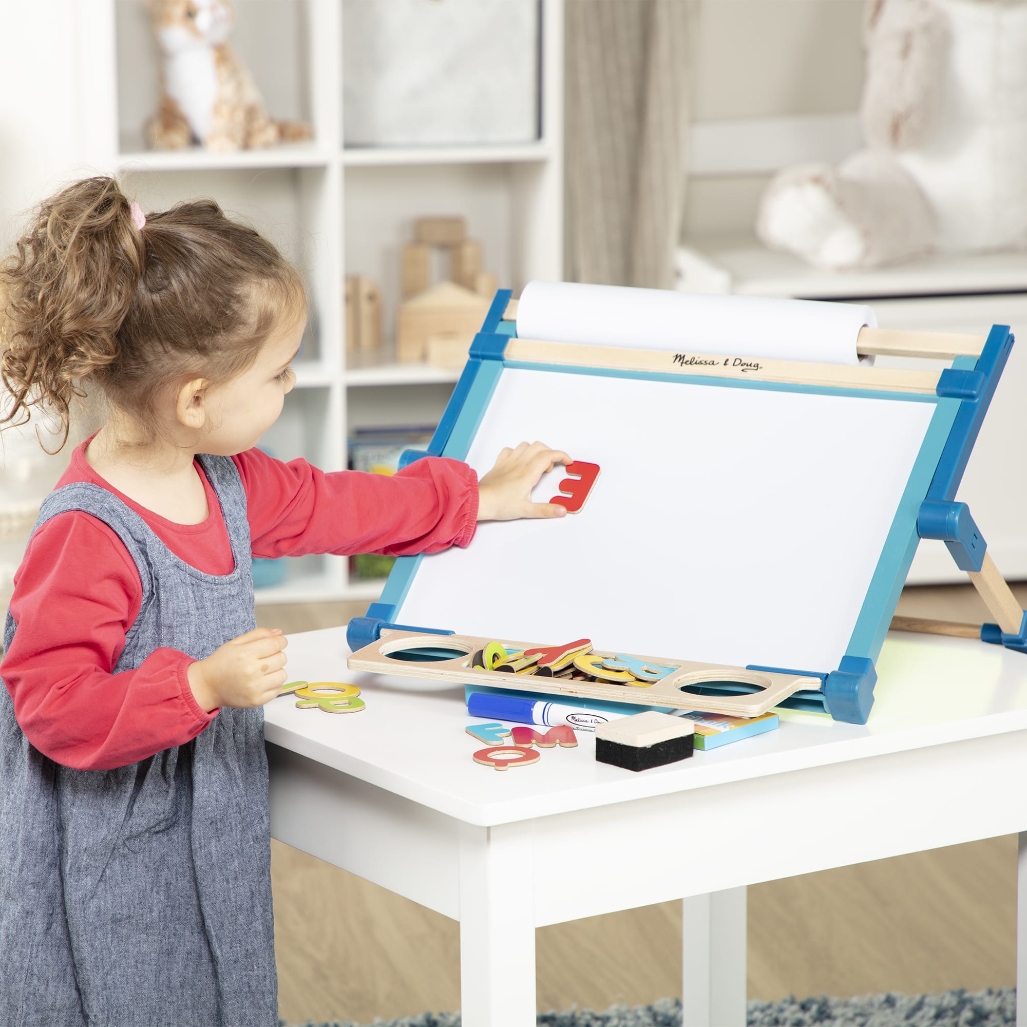  Melissa & Doug Double-Sided Magnetic Tabletop Art Easel -  Dry-Erase Board and Chalkboard : Everything Else